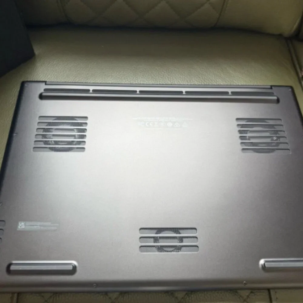 Razer Blade 18 Black Gaming Laptop i9 13950HX RTX 4080 32GB DDR5 240Hz